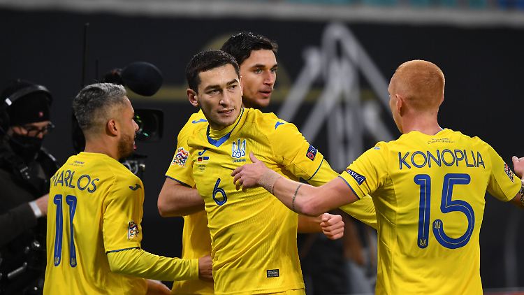 Inzwischen befindet sich die gesamte ukrainische Mannschaft in Corona-Quarantäne.