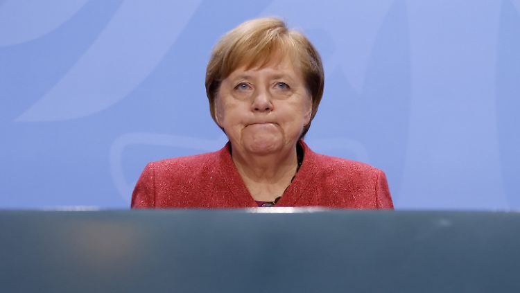 Bundeskanzlerin Merkel am Montagabend bei der Pressekonferenz nach der Konferenz mit den Ministerpräsidentinnen und -präsidenten.