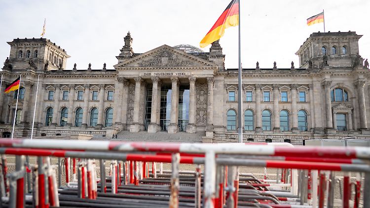 Das Innenministerium verbietet für morgen diverse Demonstrationen in der Nähe von Bundestag und Bundesrat.