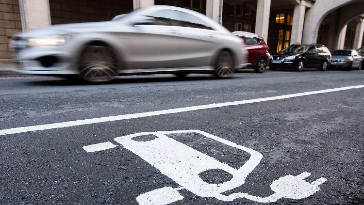 Schöne neue E-Autowelt: Die Bundesregierung lässt sich den Rückenwind für die deutsche Vorzeigebranche einiges kosten.