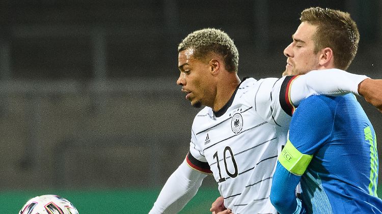 Lukas Nmecha verwandelte einen Elfmeter, einen schoss er neben das Tor.
