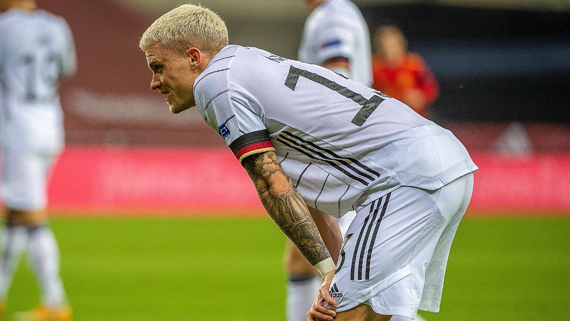 Philipp Max: Zahlte in seinem dritten Länderspiel reichlich Lehrgeld. Bekam Torres auf seiner Seite überhaupt nicht in den Griff. Leistete sich einige Stellungsfehler. Offensive Vorstöße blieben eine Ausnahme.