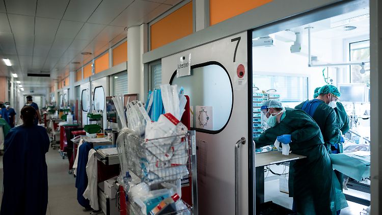 Die Deutsche Krankenhausgesellschaft warnt vor Personalmangel. 