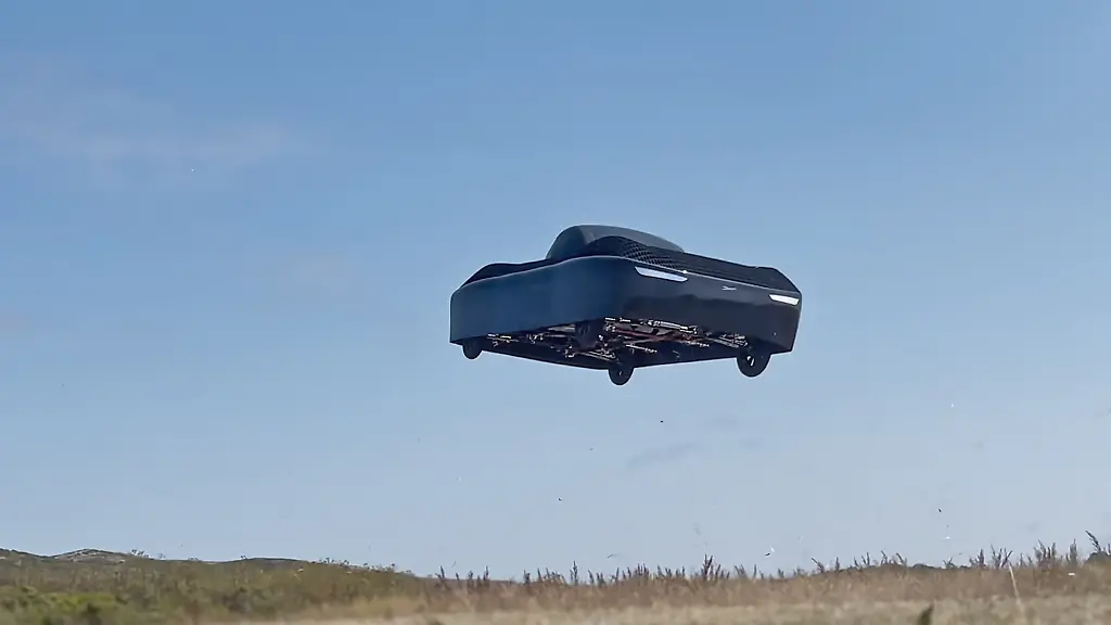 Alef-full-size-car-low-altitude-flight-test