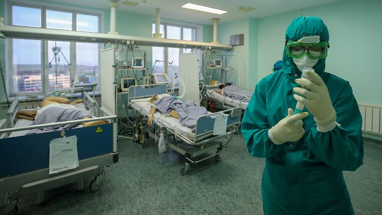 Laut der Regierung in Moskau sind in einzelnen Regionen kaum noch Betten in Krankenhäusern frei.