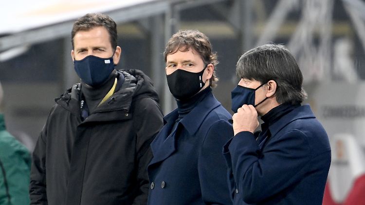 Deutschlands Fußball-Fans trauen Joachim Löw mehrheitlich nicht mehr zu, die deutsche Nationalmannschaft zurück zum Erfolg zu führen.