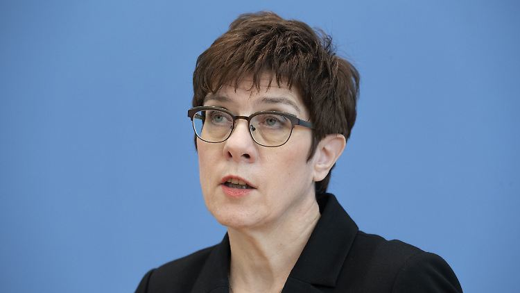 Kramp-Karrenbauer will an der engen Bindung zu Washington festhalten.