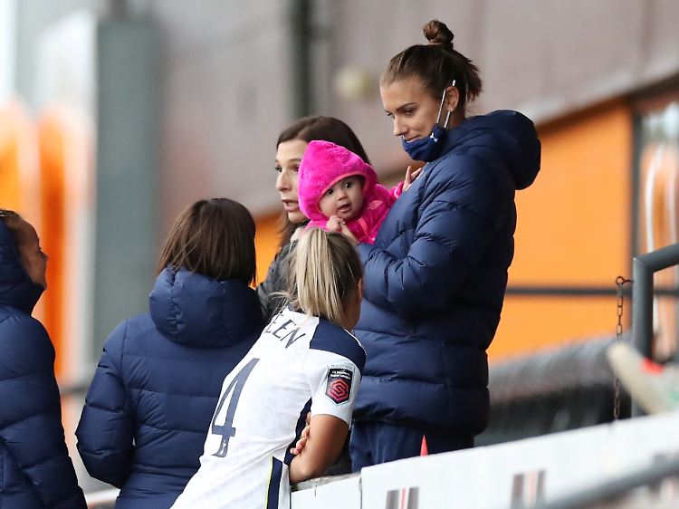 US-Superstar Alex Morgan spielt nach der Geburt ihrer Tochter bereits wieder für Tottenham Hotspur.