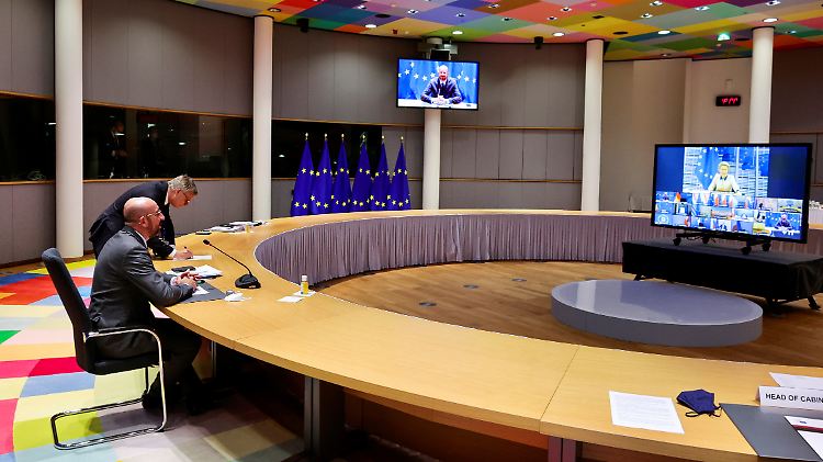 EU-Ratspräsident Michel im digitalen Kreis der EU-Staats- und Regierungschefs.
