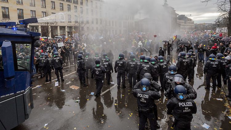 Die Polizei ging mit rund 2000 Polizisten in den Einsatz. 