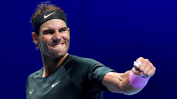 Rafael Nadal freut sich über seinen Sieg gegen Titelverteidiger Stefanos Tsitsipas. 