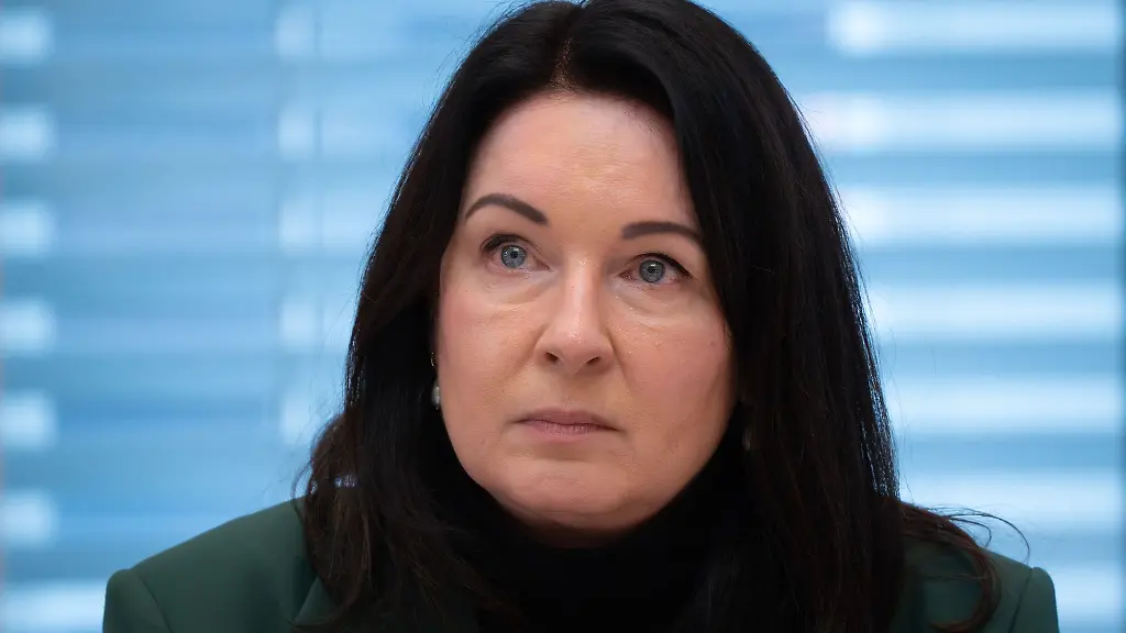 Brandenburgs-Gesundheitsministerin-Britta-Mueller-parteilos-wirbt-fuer-ein-Netzwerk-zur-Behandlung-von-Corona-Impfschaeden-Archivbild