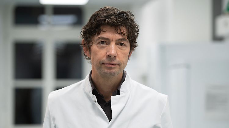 Drosten, 48, hat seine Karriere 2007 als Professor an der Universität Bonn gestartet. 
