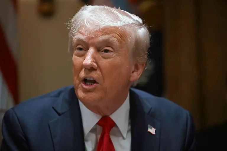 a03daa7d96d3936bbafc9f4c28fca935