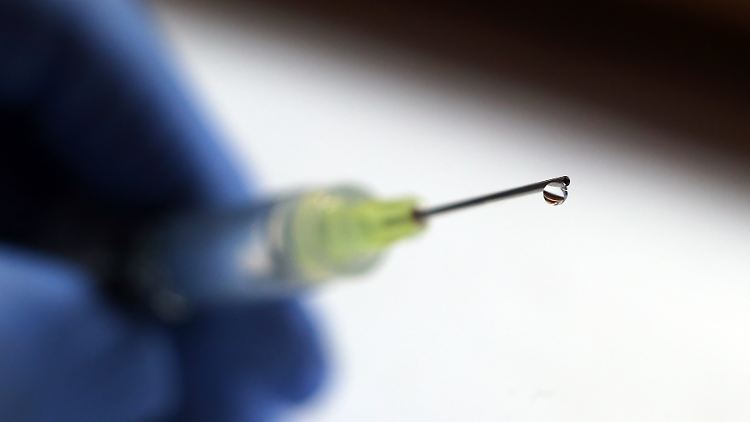 Der Mediziner soll laut Klinikum erst seit Februar an dem Krankenhaus in Essen beschäftigt gewesen sein.