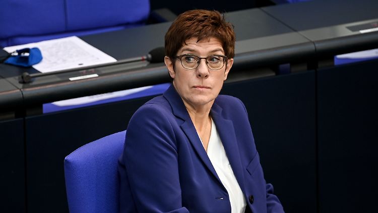 Annegret ​​Kramp-Karrenbauer warnt vor einem zu rückwärtsgewandten Wahlkampf.