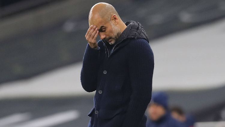Keine einfachen Wochen erlebt Pep Guardiola derzeit - trotz Vertragsverlängerung bei Manchester City.