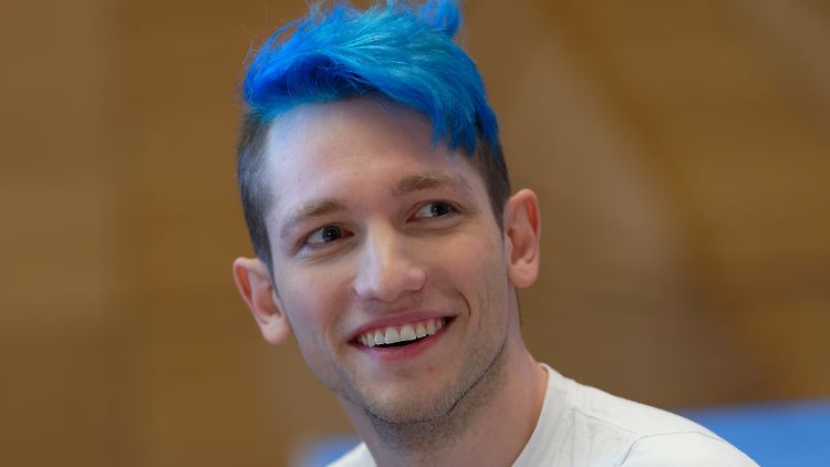 Der 28-Jährige hat etwa 1,5 Millionen Abonnenten auf Youtube.