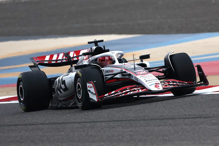 2025-02-27T101207Z-196992527-UP1EL2R0SC5FO-RTRMADP-3-MOTOR-F1-TESTING