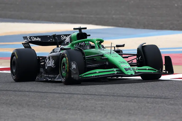 2025-02-27T101901Z-537396434-UP1EL2R0SNOG2-RTRMADP-3-MOTOR-F1-TESTING