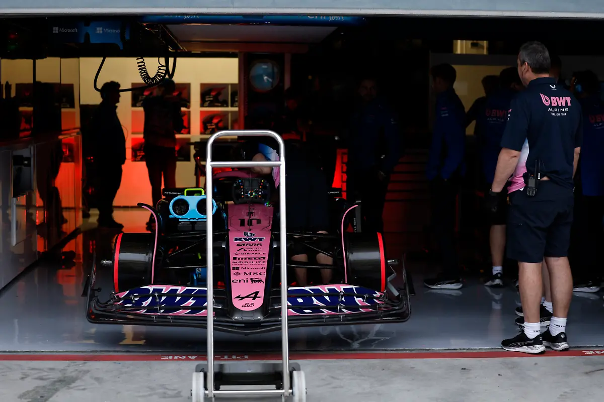 2025-02-26T145304Z-1413898885-UP1EL2Q15CEL3-RTRMADP-3-MOTOR-F1-TESTING