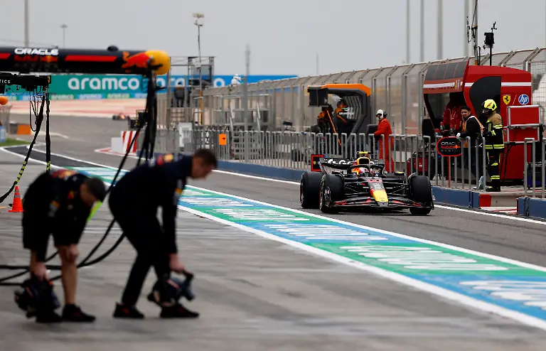 2025-02-27T100852Z-200332512-UP1EL2R0S6RFJ-RTRMADP-3-MOTOR-F1-TESTING