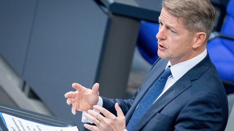AfD-Bundestagsabgeordneter Karsten Hilse wurde bei der Corona-Demo vorläufig festgenommen.