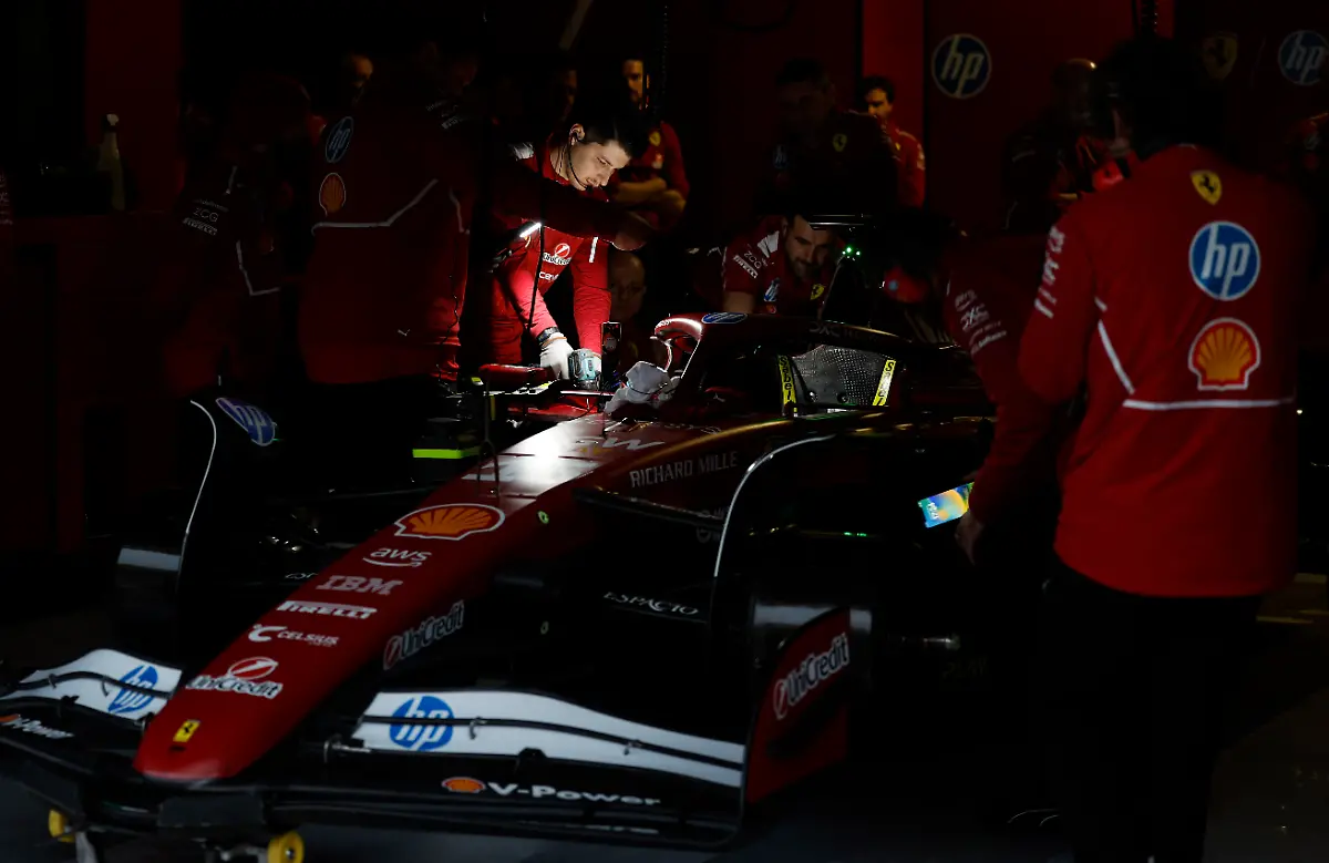 2025-02-26T144204Z-1848304894-UP1EL2Q14U3KO-RTRMADP-3-MOTOR-F1-TESTING