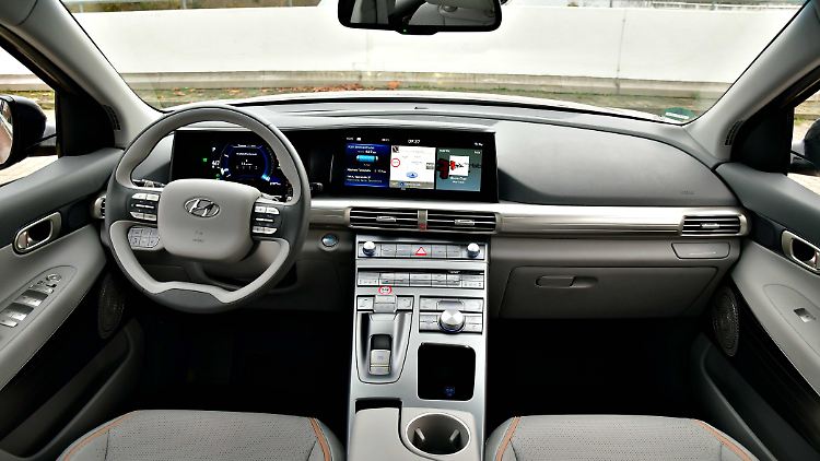 Der Arbeitsplatz im Hyundai Nexo gleicht dem von Pavel Chekov in der Enterprise.
