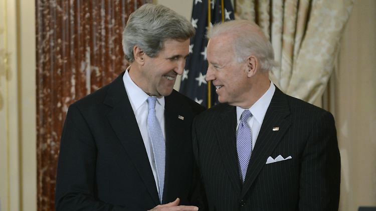 Bereits von 2013 bis 2017 haben John Kerry (l.) und Joe Biden gemeinsam in der US-Regierung gedient.