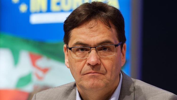 Der EVP-Gesundheitspolitiker Peter Liese warnt Astrazeneca davor, die EU schlechter zu behandeln.