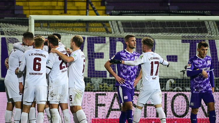 Nürnberg bejubelt das Tor zum 0:4 durch Manuel Schäffler.