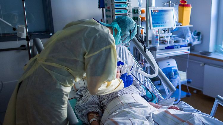 In Deutschland sind laut RKI 14.361 Menschen im Zusammenhang mit einer Corona-Infektion gestorben.