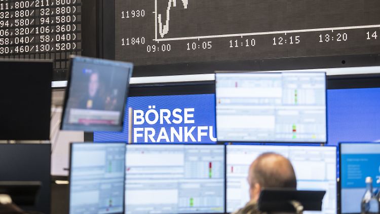 Für eine Mitgliedschaft müssen
Unternehmen zudem in den zwei Jahren vor dem Dax-Aufstieg einen operativen Gewinn  ausgewiesen haben. 