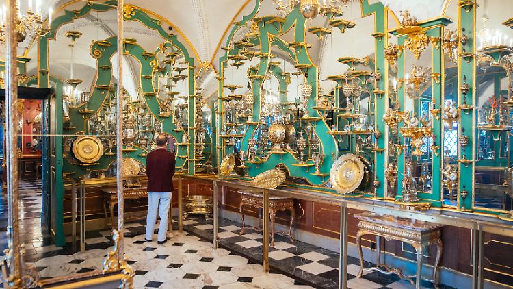 Im Juwelenzimmer des Historischen Grünen Gewölbes im Residenzschloss.