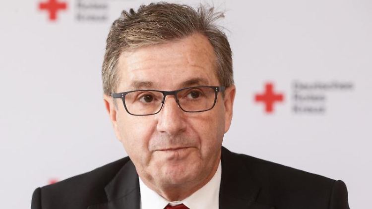 Seine Planstelle werde nicht sonderlich gut bezahlt, verrät Jan Hofer.