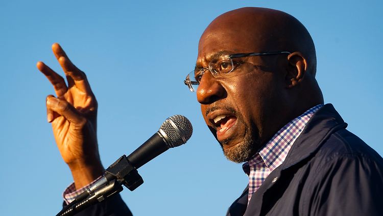 Pastor Raphael Warnock ist der Mann für die historischen Parabeln.