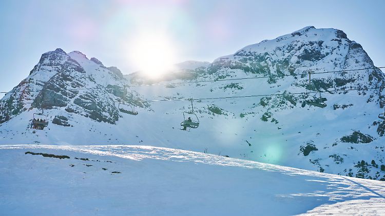 Für viele Regionen Deutschlands ist die Ski-Saison auch ein wichtiger Wirtschaftsfaktor.