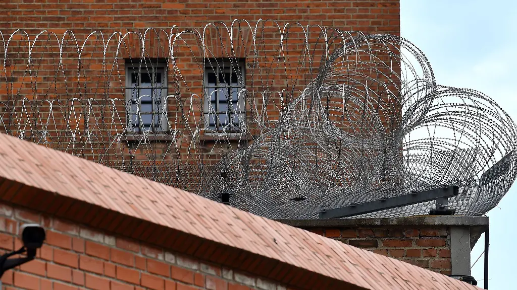 Gefangene-sitzen-hier-ihre-Strafe-ab-einige-begehen-hinter-Gittern-neue-Straftaten