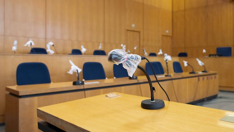 Mindestens eine Minute lang soll der Schöffe im Land der Träume geschwelgt haben. 