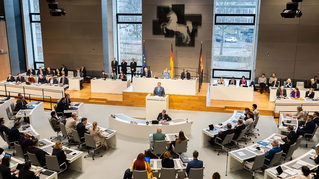 Niedersachsens-Landtag-diskutiert-ueber-die-Herausforderungen-fuer-die-naechste-Bundesregierung