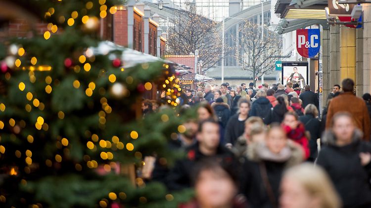 Voll gedrängte Einkaufszonen im Dezember wollen die Regierungschefs verhindern.