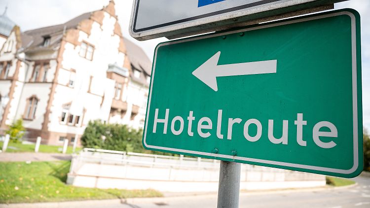 Die Grenzen für Hotelaufenthalte sind eng: Sie sind nur für "notwendige und ausdrücklich nicht für touristische Zwecke" erlaubt.