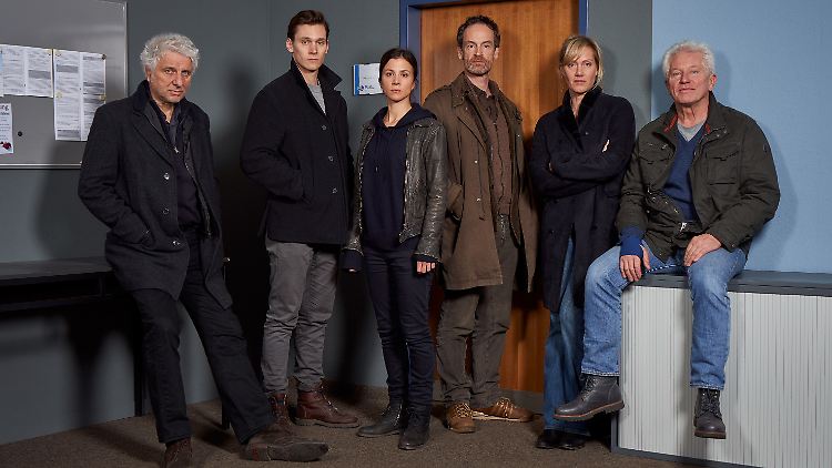 Im Jubläums-"Tatort" kommen sie alle zusammen: Franz Leitmayr (Udo Wachtveitl), Jan Pawlak (Rick Okon), Nora Dalay (Aylin Tezel), Peter Faber (Jörg Hartmann), Martina Boenisch (Anna Schudt) und Ivo Batic (Miroslav Nemec, v.l.n.r.).