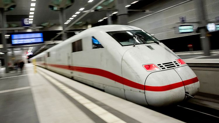 Die Deutsche Bahn dürfte am Ende des Jahres einen milliardenschweren Betriebsverlust verbuchen.