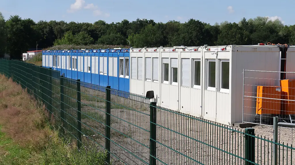 Immer-wieder-gibt-es-Widerstand-gegen-die-Einrichtung-von-Gemeinschaftsunterkuenften-fuer-Fluechtlinge