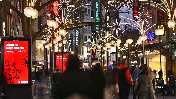 Auch wenn die Weihnachtsstimmung darunter gelitten hätte, wäre ein richtiger Lockdown vielleicht die bessere Option gewesen, um glimpflich durch den Winter zu kommen.