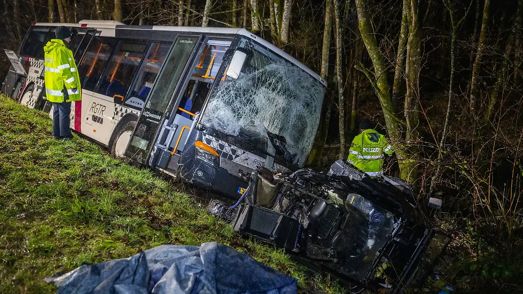 Beide-Fahrzeuge-kamen-von-der-Bundesstrasse-ab
