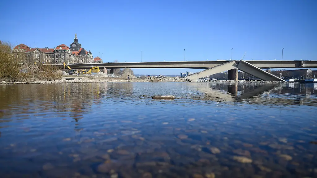 Der-Abbruch-der-Brueckenzuege-A-und-B-der-Dresdner-Carolabruecke-soll-zeitnah-beginnen