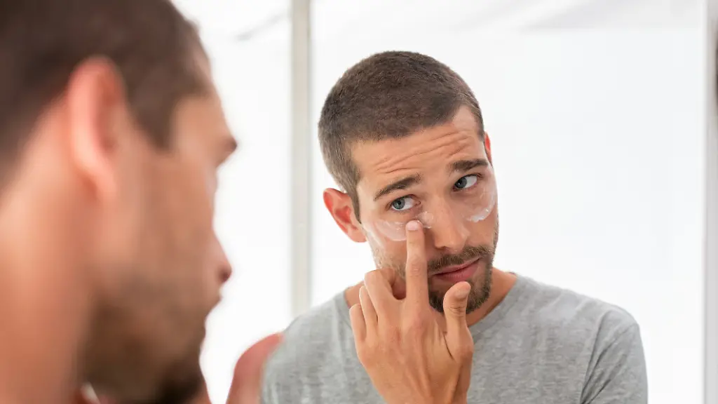 Cremes-gegen-trockene-Haut-schuetzen-Haende-und-Gesicht-bei-kuehlen-Temperaturen